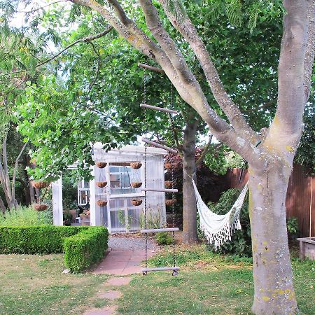 Bed and Breakfast The Old Vicarage Studio Amberley Экстерьер фото